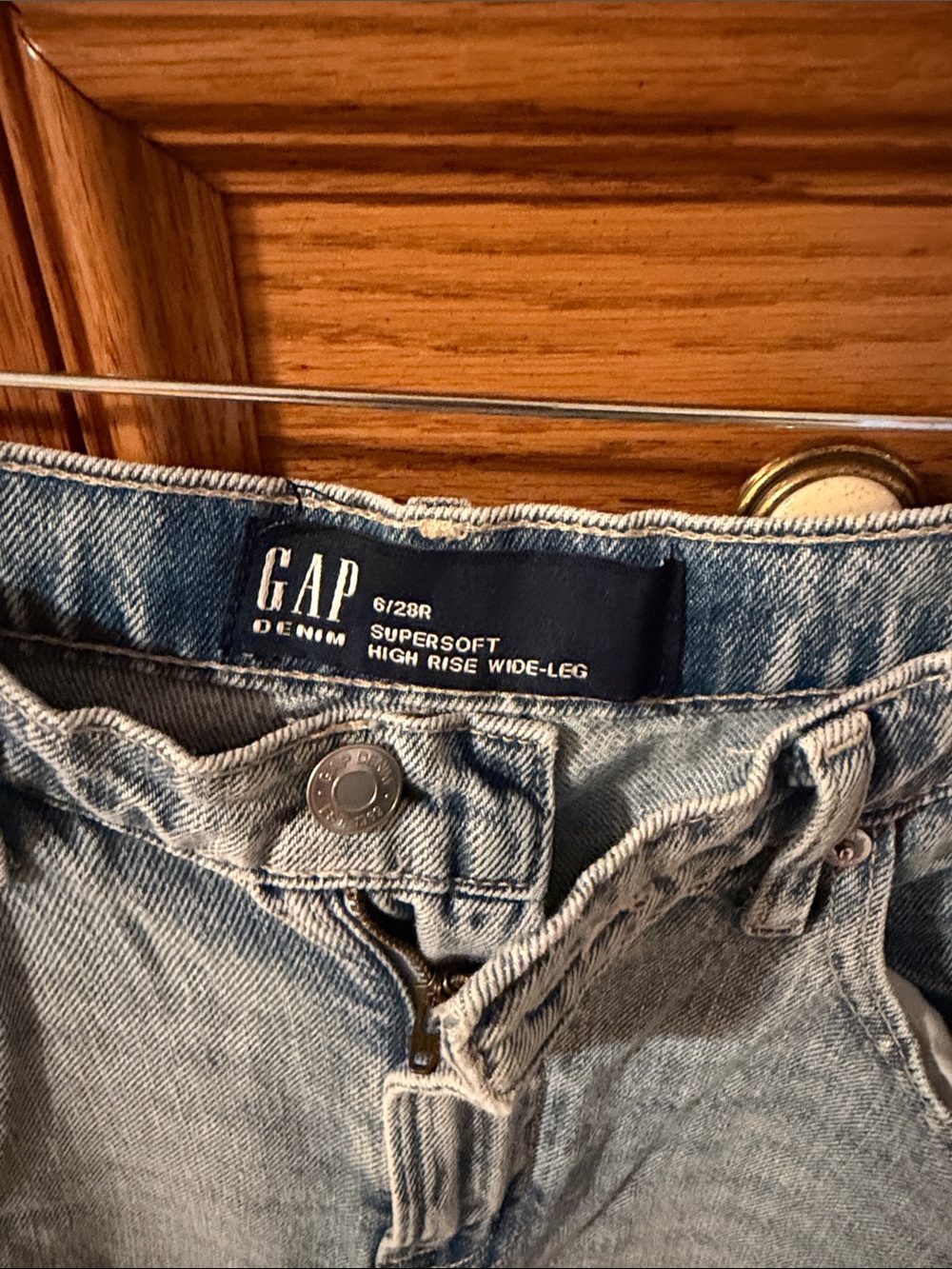 GAP Women’s Supersoft High-Rise Wide-Leg Jean - Picture 2 of 2